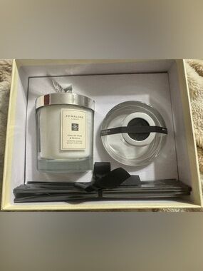 Jo Malone London English Pear & Freesia Home Collection Candle & Diffuser Set